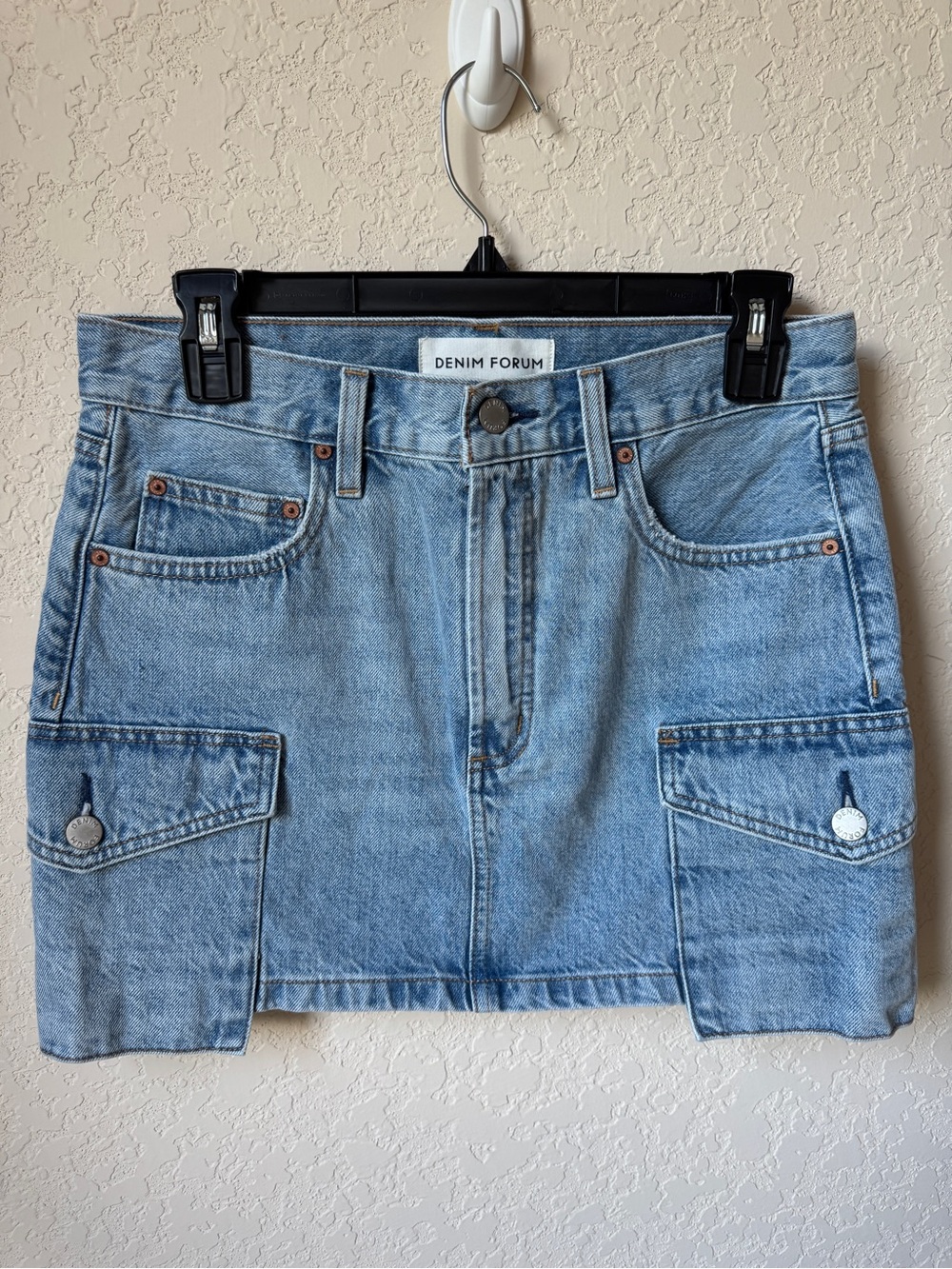 Aritzia Denim Forum 90s mid-rise cargo mini skirt